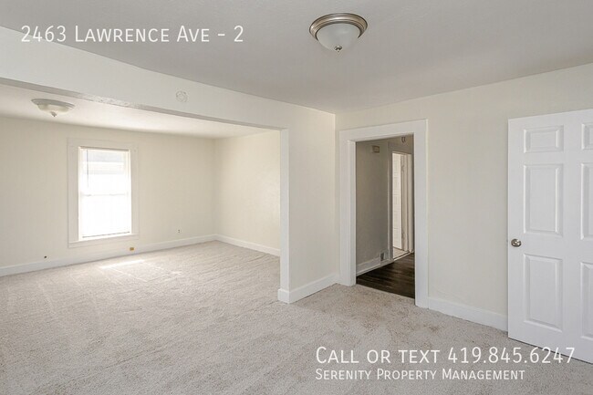 Building Photo - 2463 Lawrence Ave