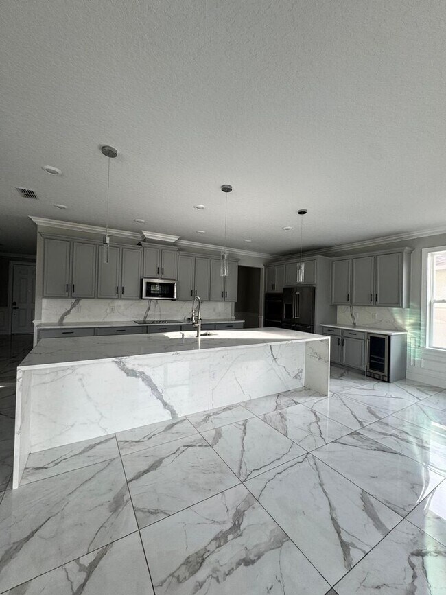 Building Photo - 5/3.5 Groveland Home