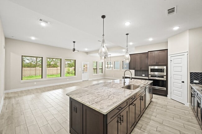 Building Photo - 15914 Dedication Dr