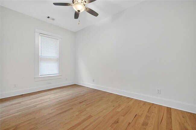 Building Photo - 523 Irwin St NE