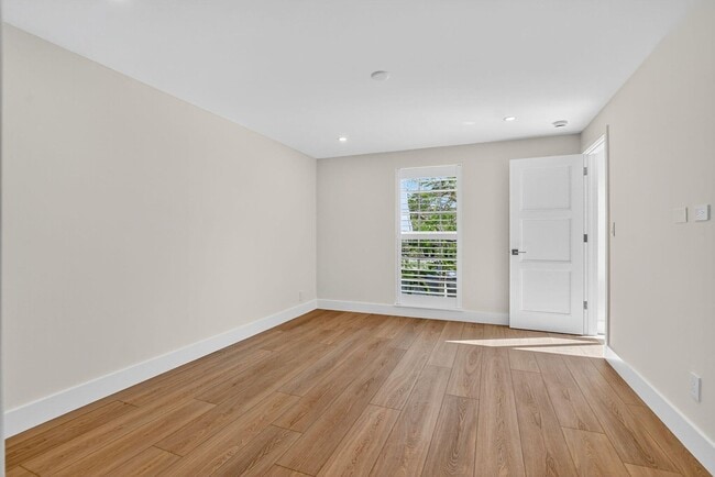 Building Photo - 769 Jeffery St