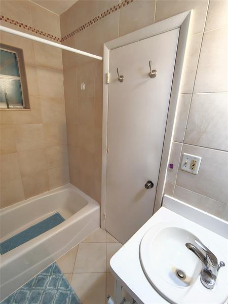 Building Photo - 430 S 26th Ave