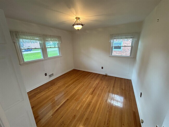 Building Photo - 1206 Nahm Dr