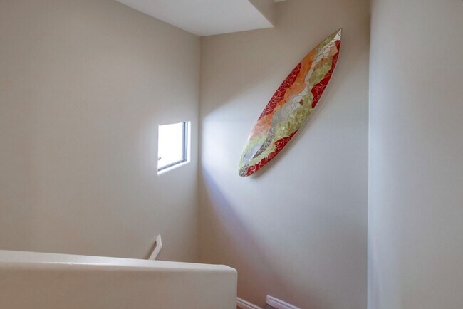 Building Photo - Steps From The Beach w/ All Utilities Included Available Jan - May 2025