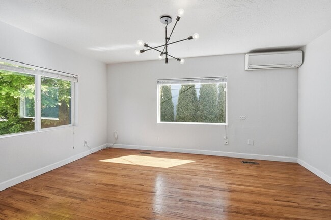 Building Photo - 2bd/1ba Kirkland Home