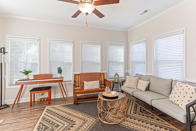 Building Photo - 130 Blue Chip Ct