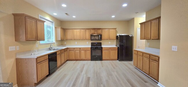 Building Photo - 11 Brookview Dr