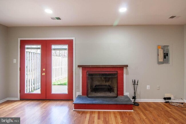 Building Photo - 9709 Lakepointe Dr