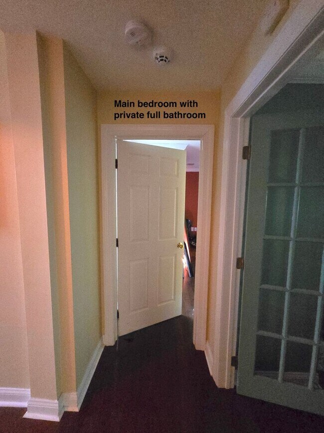 Building Photo - Rare opportunity in prestigious Hiram Square! First floor, condominium with 2-bedrooms & bonus ro...