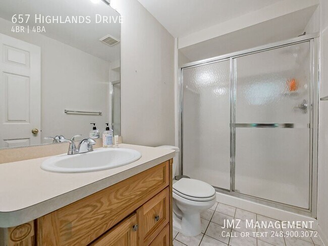 Building Photo - 657 Highlands Dr
