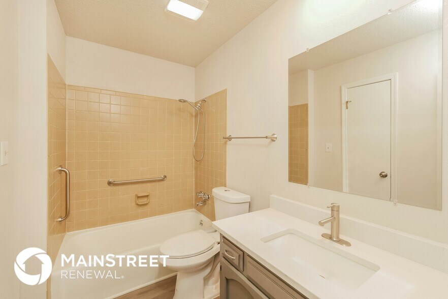 Building Photo - 1815 N Lazy Branch Rd