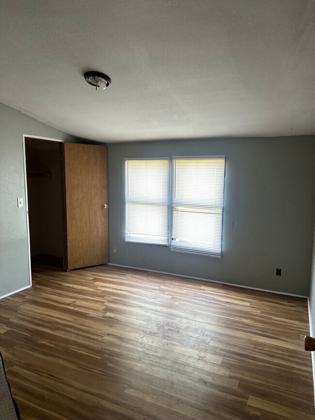 Building Photo - 122 S Georgetown Rd