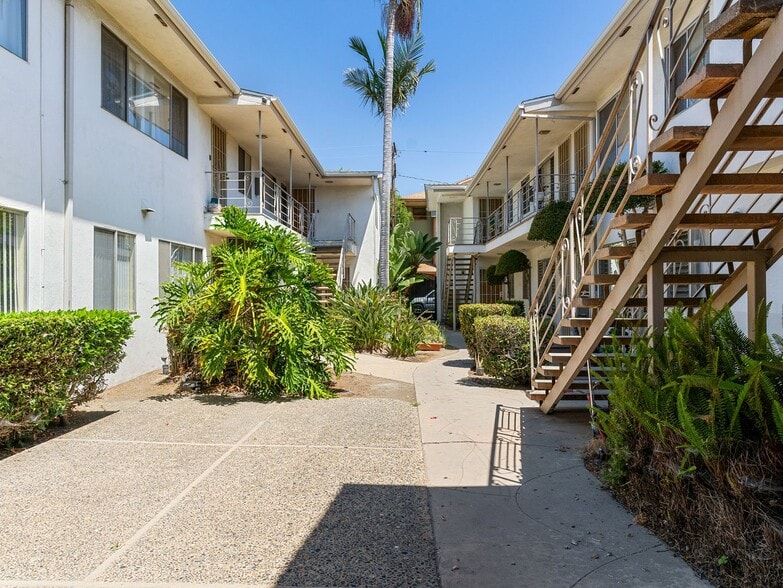 Building Photo - 425 Gaviota Ave