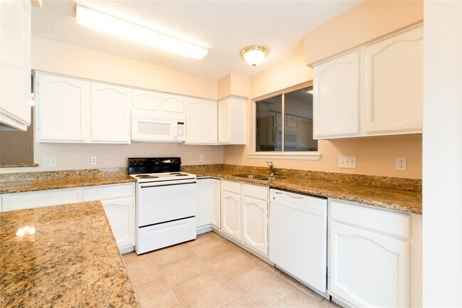 Building Photo - 2527 Colonial Ridge Dr