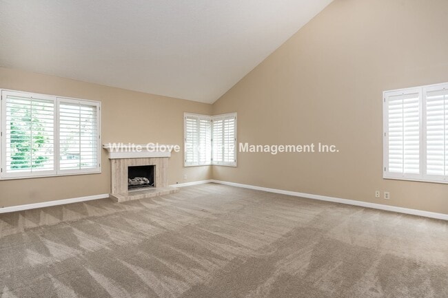 Building Photo - Beautifully Updated 3 bedroom Plus Loft and Office Woodbridge Home