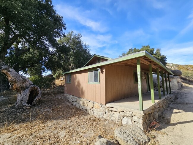 Building Photo - 46184 Park Dr