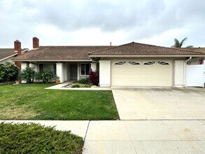 Building Photo - Spacious Single Story Upgraded Home