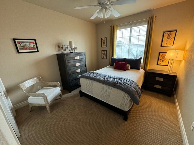 Building Photo - Amazing Lone Tree Home!