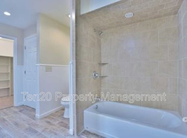 Building Photo - 4720 Shenandoah Ct