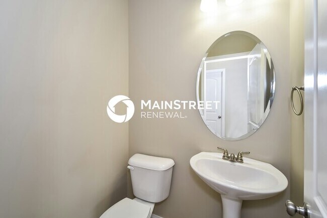 Building Photo - 4 Bedroom Pet-Friendly Home in Louisville, KY with Main Street Renewal