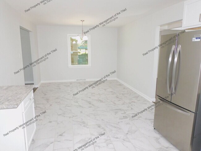 Building Photo - 2206 Dulaire Rd