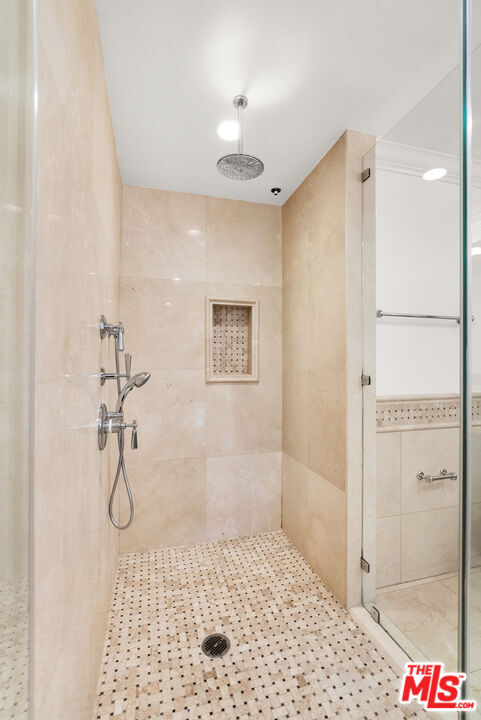 Building Photo - 208 S Lasky Dr