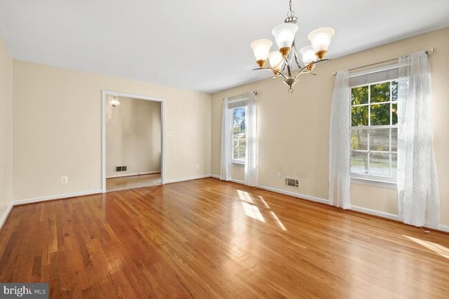 Building Photo - 12027 Devilwood Dr