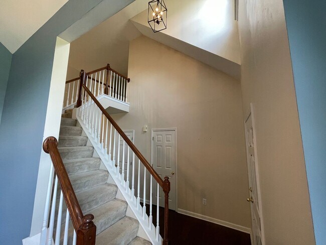 Building Photo - Amazing Home East Jefferson Co For Lease
