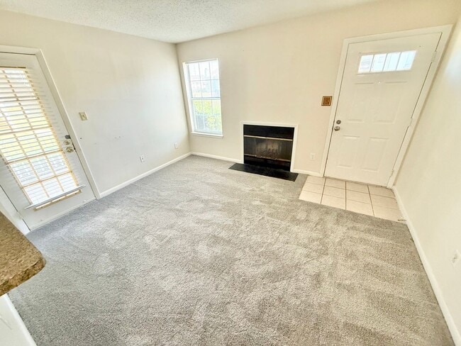 Building Photo - HURRY!!!***2 BED Condo/Downstairs unit/ W,S&T INCLUDED!!