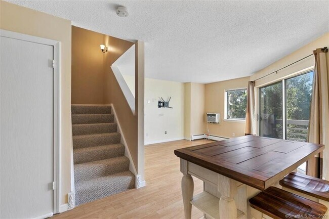 Building Photo - 675 Townsend Ave