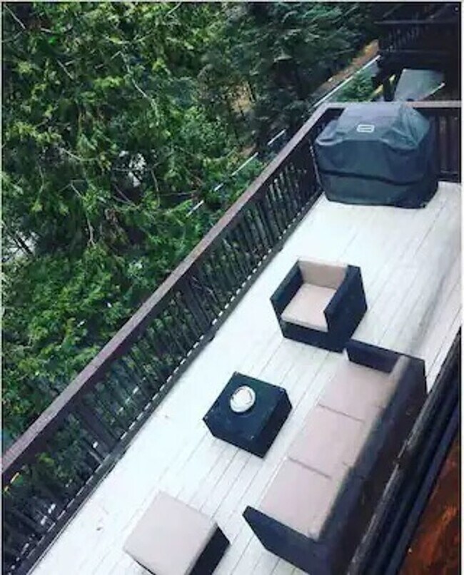 Building Photo - Great Contemporary Lake View Home above Burnt Mill Beach Club