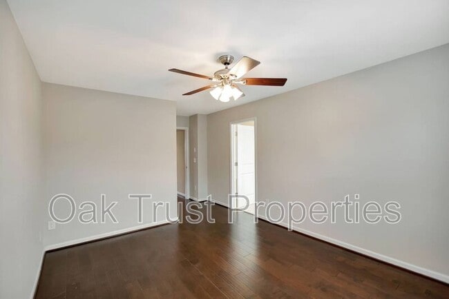 Building Photo - 504 Truman Dr