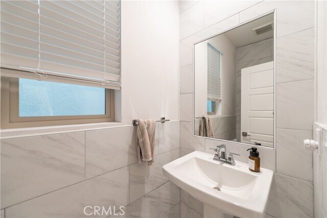 Building Photo - 2261 Horseback Rd