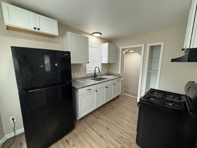 Building Photo - Renovated 3-Bedroom Home – We Welcome Sect...