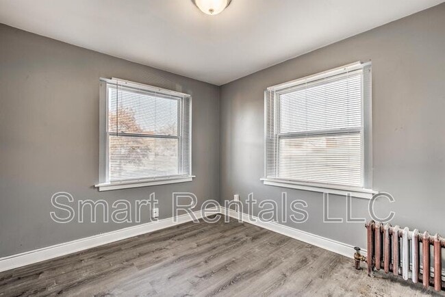 Building Photo - 807 Clara Ave