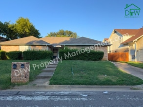 Building Photo - Charming Single-Story 2/2 Duplex with 2-Car Garage Just Steps from Your Back Door – Arlington, TX