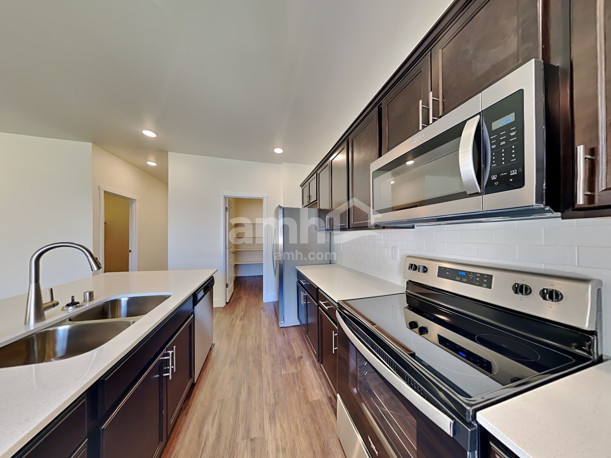 Building Photo - 305 Smith Dr