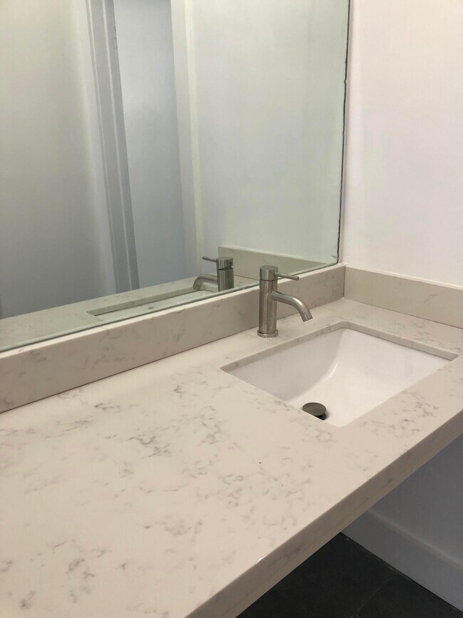 Building Photo - 6850 Royal Palm Blvd