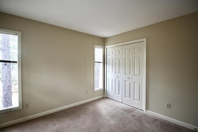 Building Photo - 32 Westlake Pointe Dr
