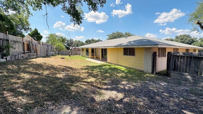 Building Photo - 3/2 in Northern Hills!!!