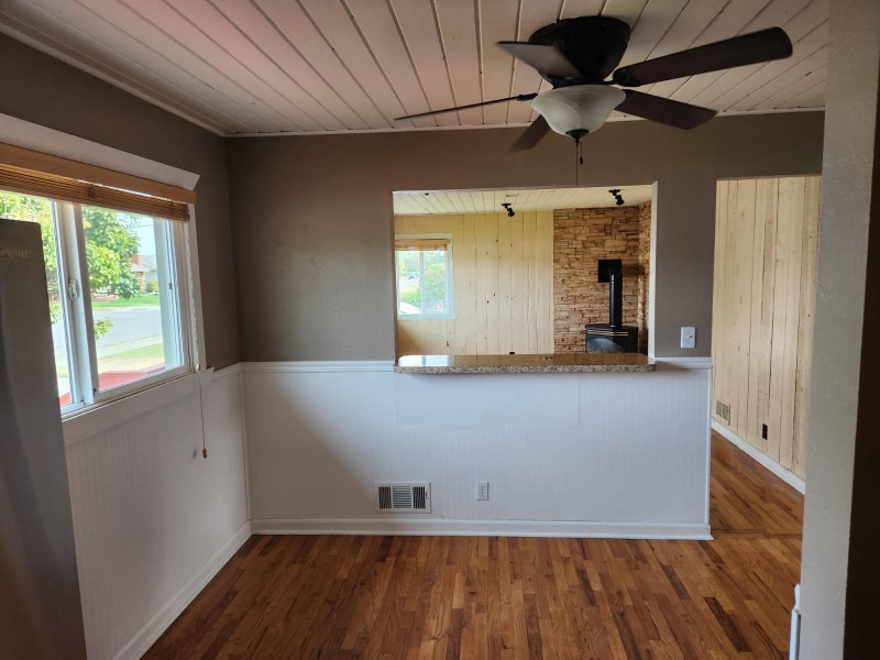 Building Photo - 1806 Alderson Ave