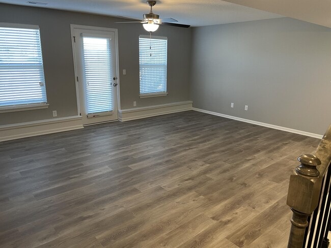 Building Photo - 709 Poplar Cir