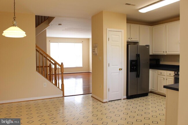 Building Photo - 42856 Golf View Dr