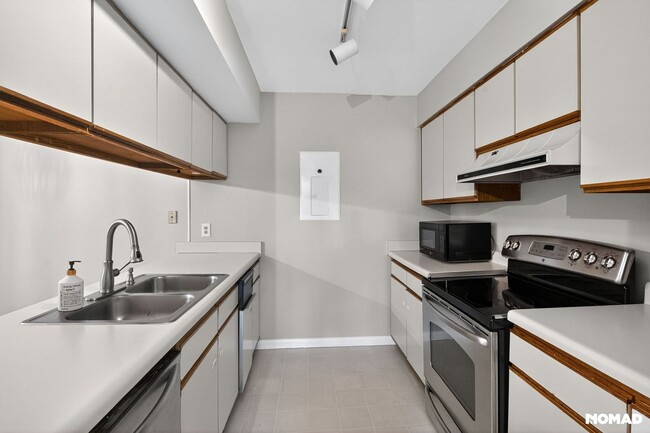 Building Photo - 120 Finley Forest Dr