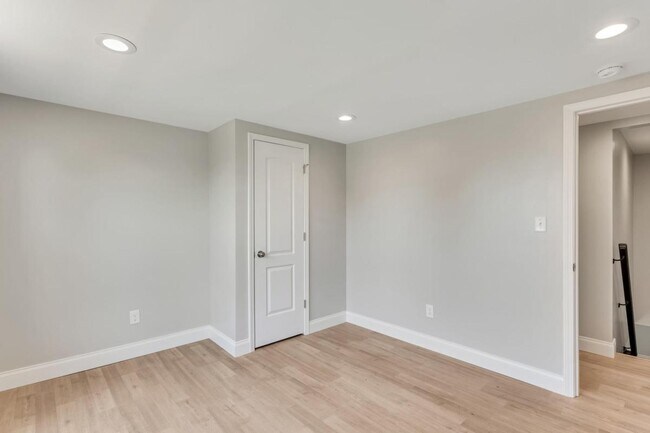 Building Photo - 5404 Nagel Ave