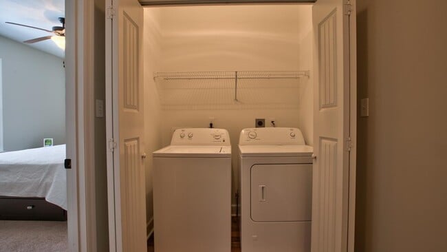 Building Photo - 1864 Belle Vue Way