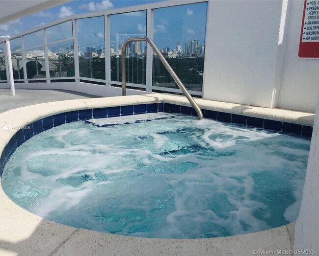 Building Photo - 1401 SW 22nd St