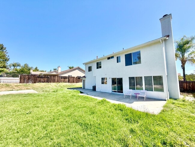 Building Photo - Stunning 4 Bedroom Home in California Tradewinds