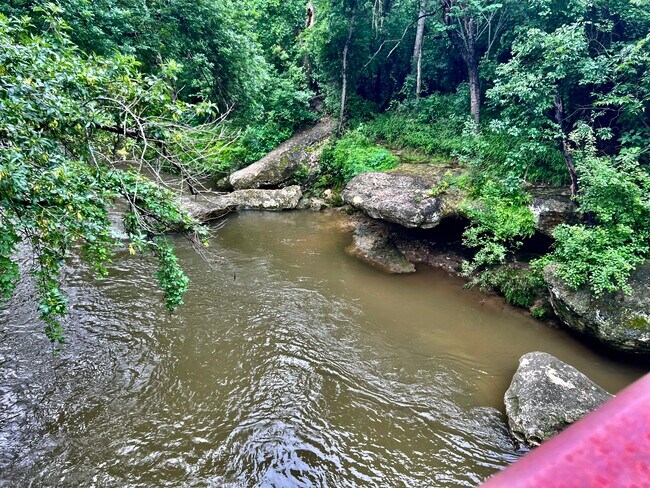 Building Photo - 101 Altamont St