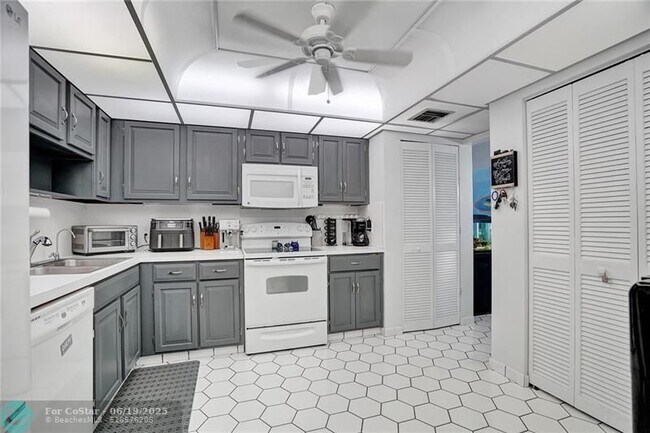 Building Photo - 1370 S Ocean Blvd